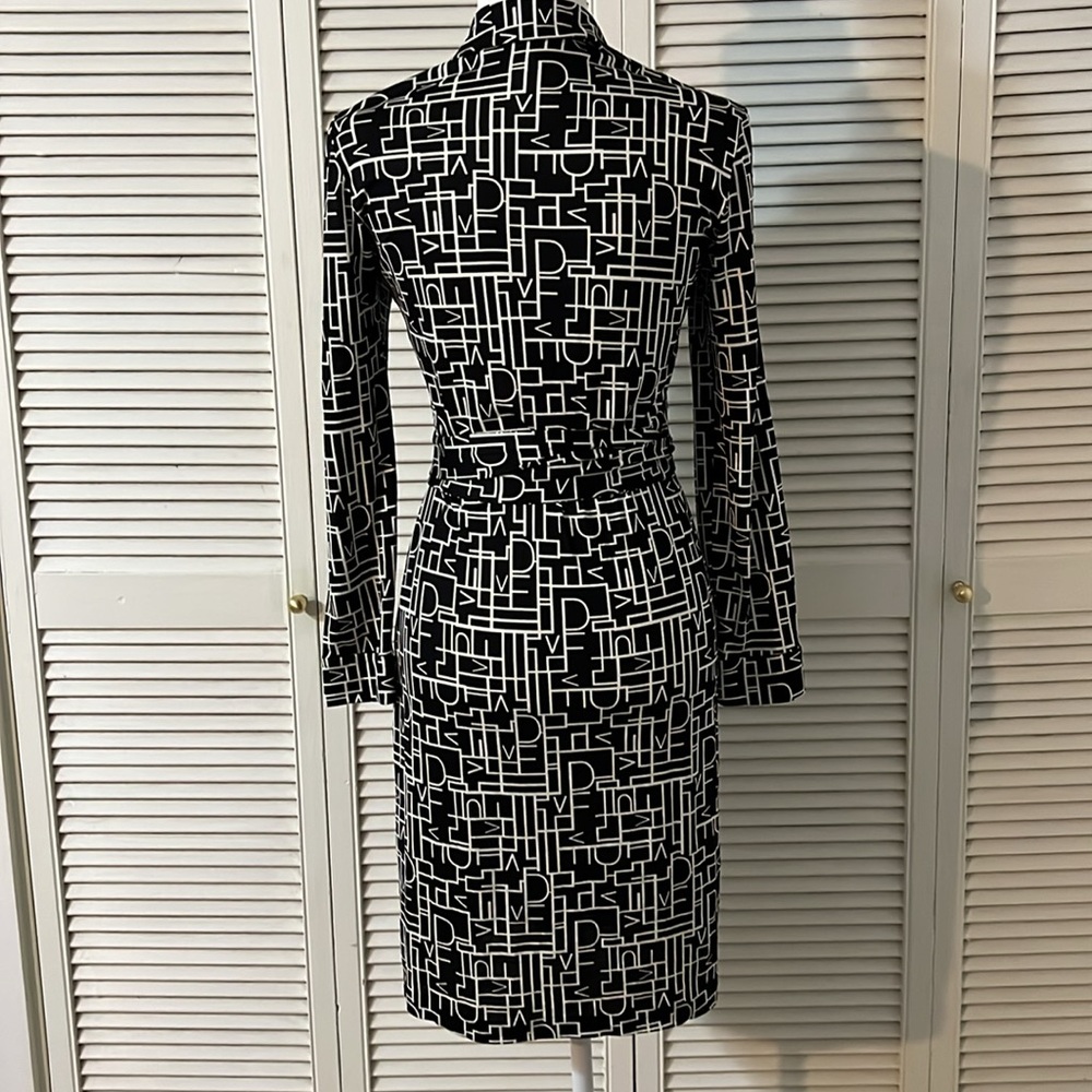 DVF Diane von Furstenberg NEW JEANNE TWO Monogram Wrap Dress Size 8 - Picture 2 of 6